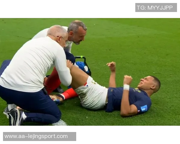 裁判专家分析姆巴佩进球争议手部触球应判无效 裁判专家分析姆巴佩进球争议手部触球应判无效